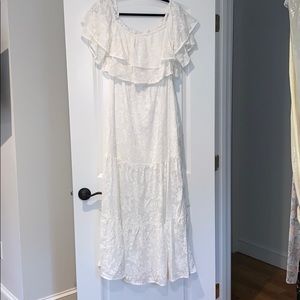 BB Dakota off-shoulder white maxi